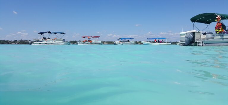 Aguas turquesa y tranquilas de la laguna de Bacalar, Quintana Roo